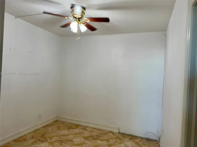 DEN OR 4 B-ROOM