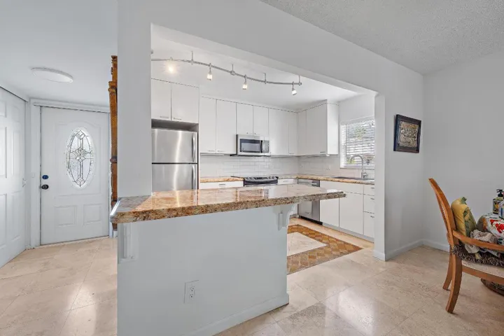 Kitchen 2 (2)