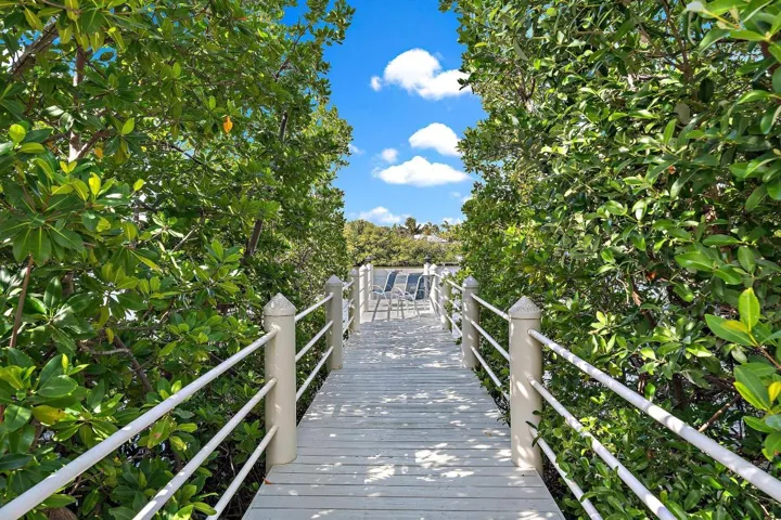 Dock