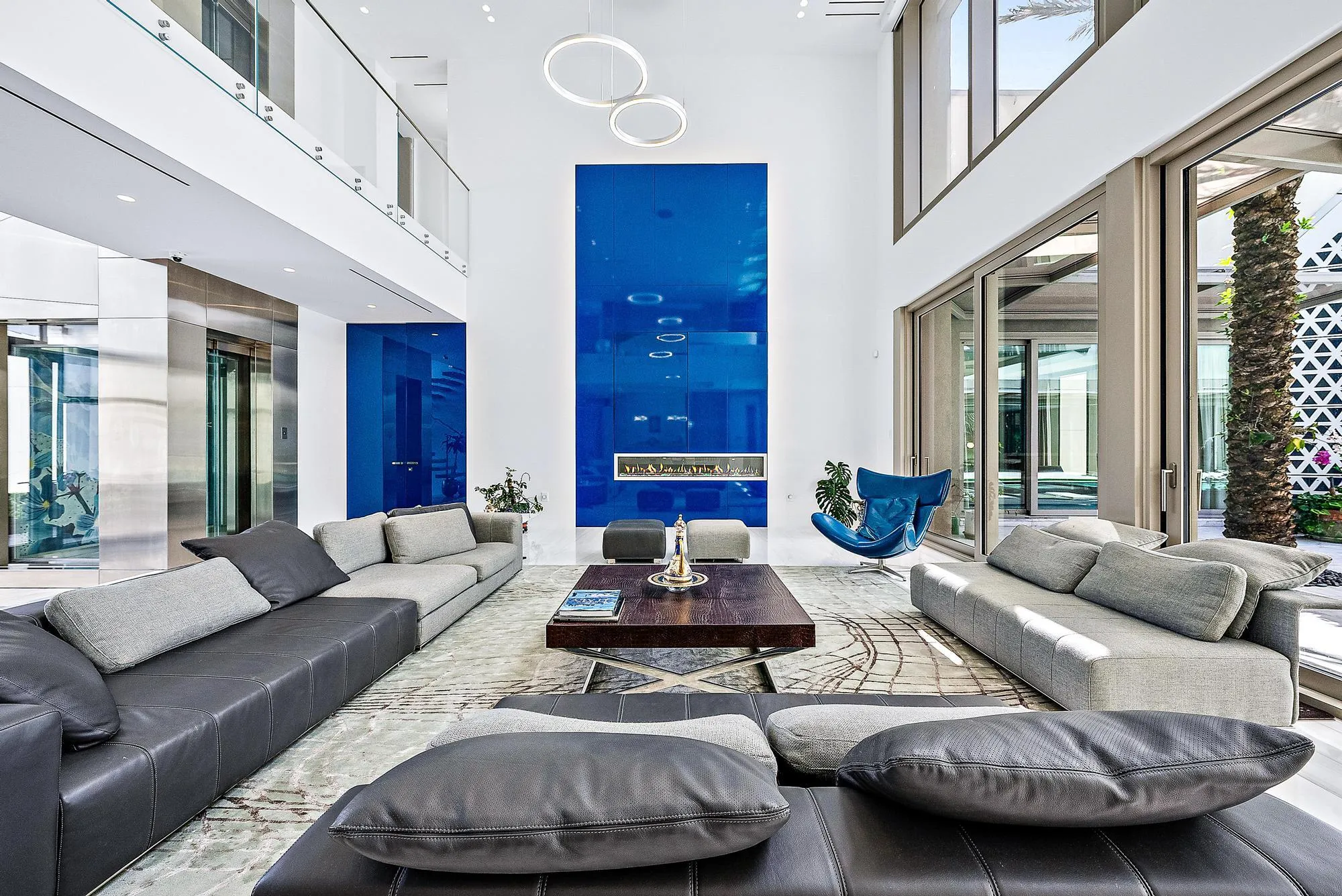 Sleek & luxury
