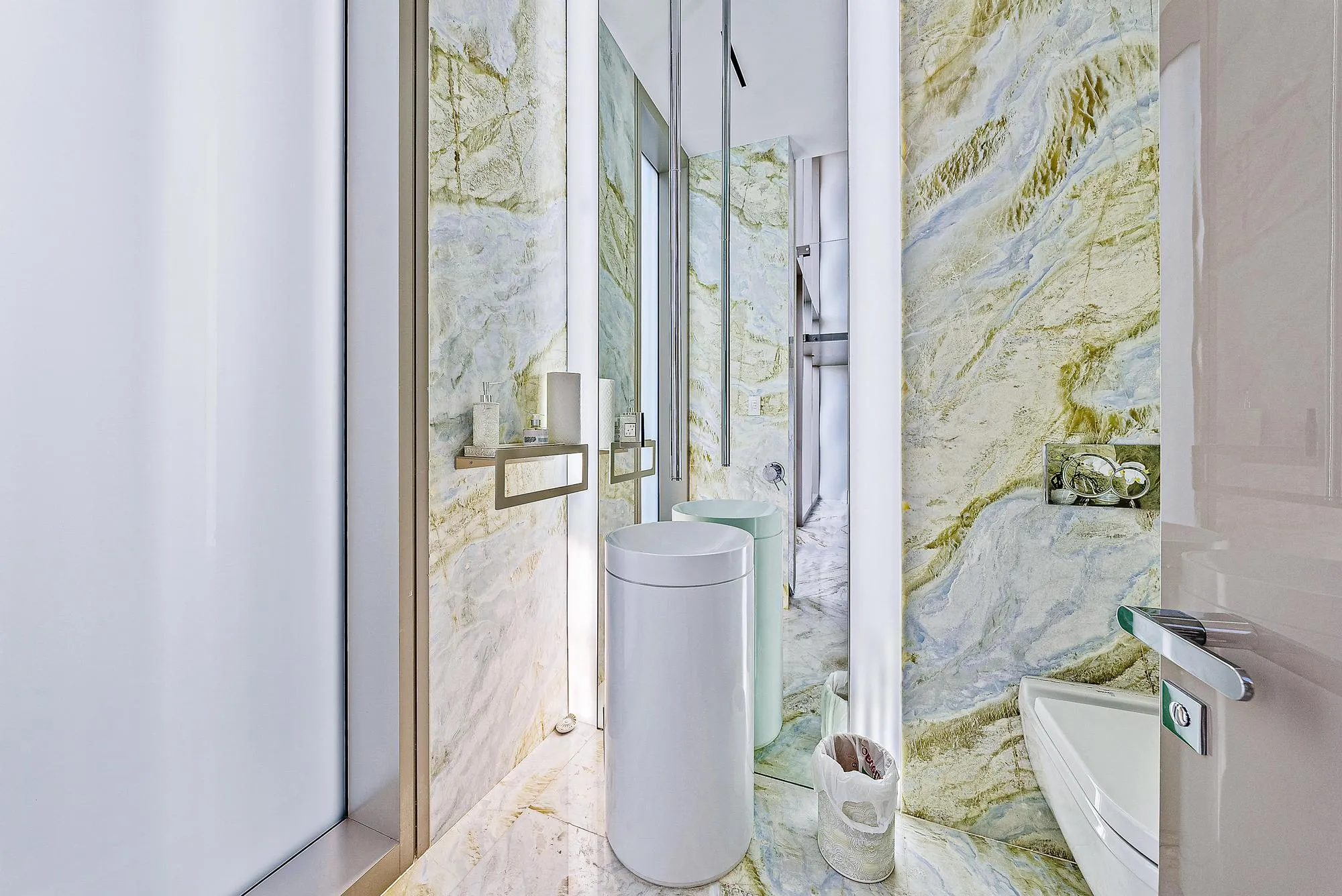 Powder room 2