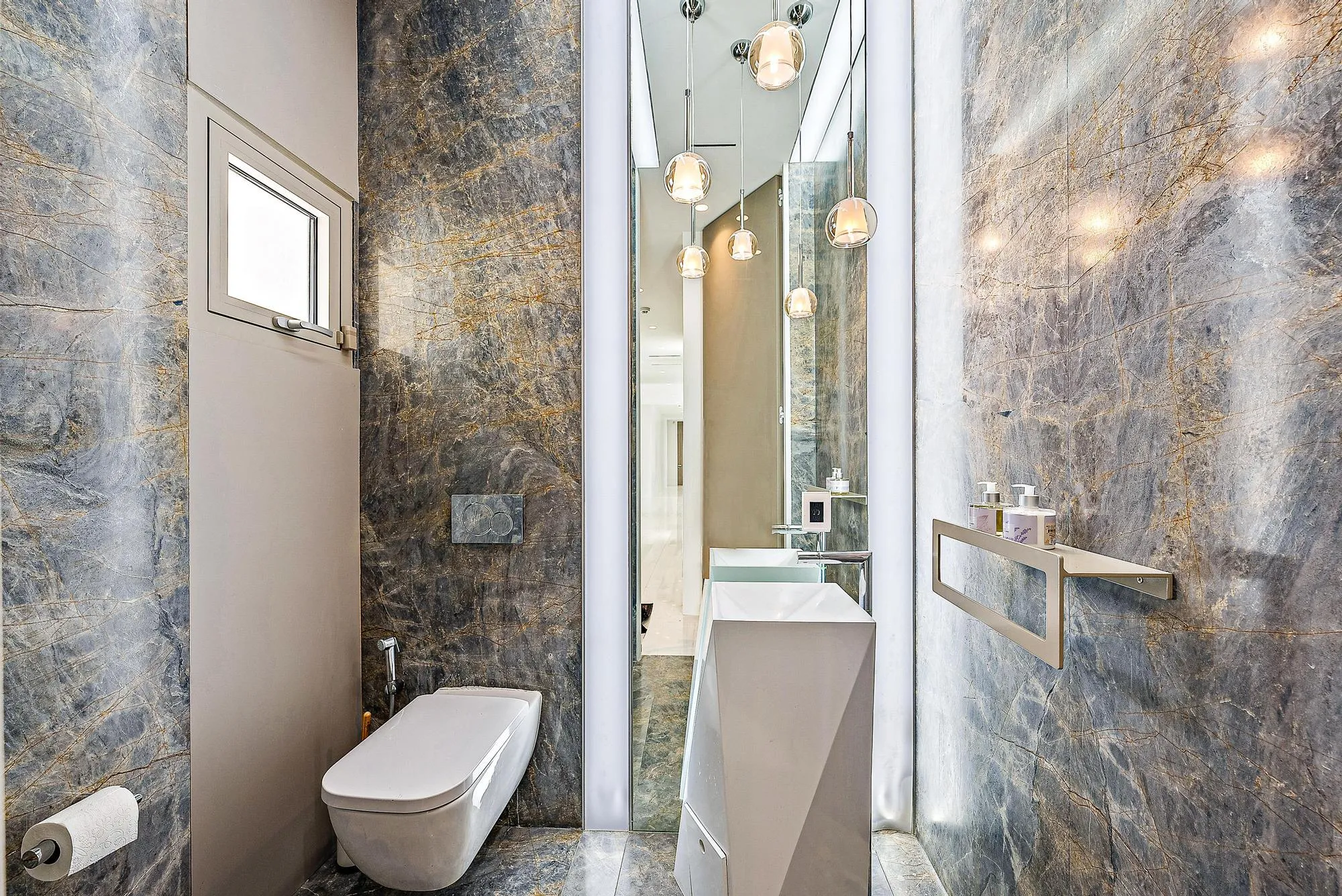 Powder room 1