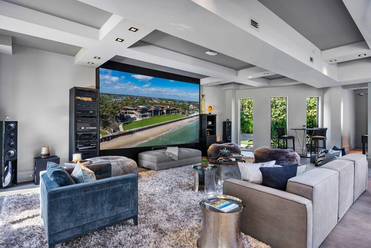 Coconut Club Lounge