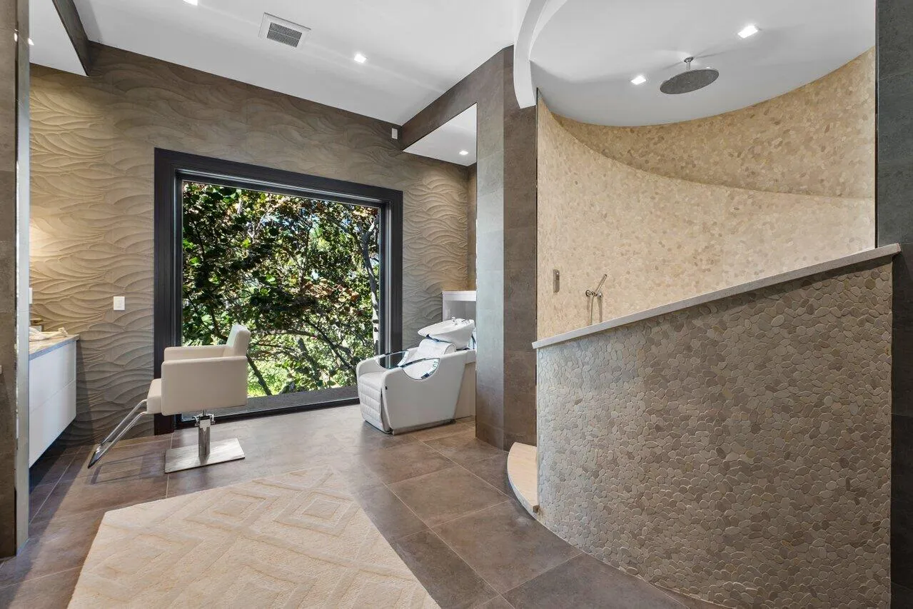 Retreat Spa and Salon