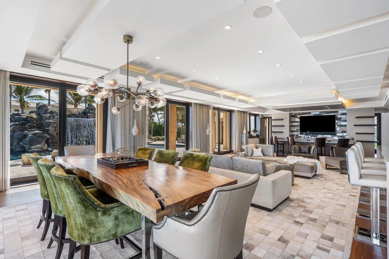 Ocean Club Room/Bar