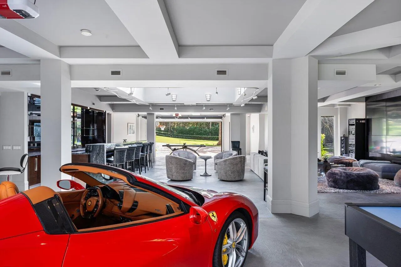 Coconut Club Room