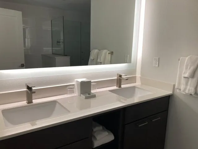Bathroom 02