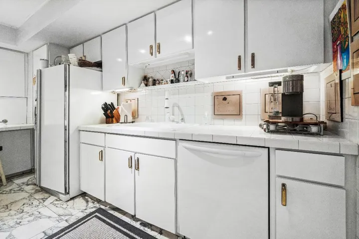 007-150BradleyPlace-101-PalmBeach-FL-334