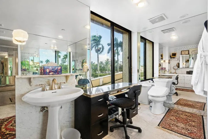 032-150BradleyPlace-101-PalmBeach-FL-334