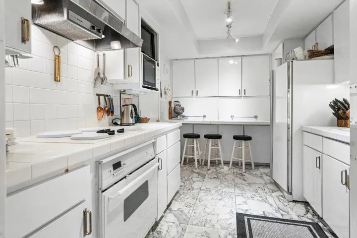 005-150BradleyPlace-101-PalmBeach-FL-334