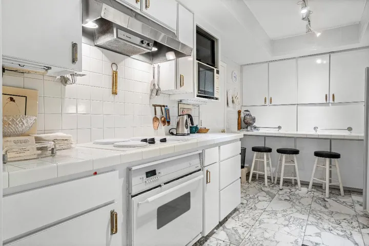 006-150BradleyPlace-101-PalmBeach-FL-334