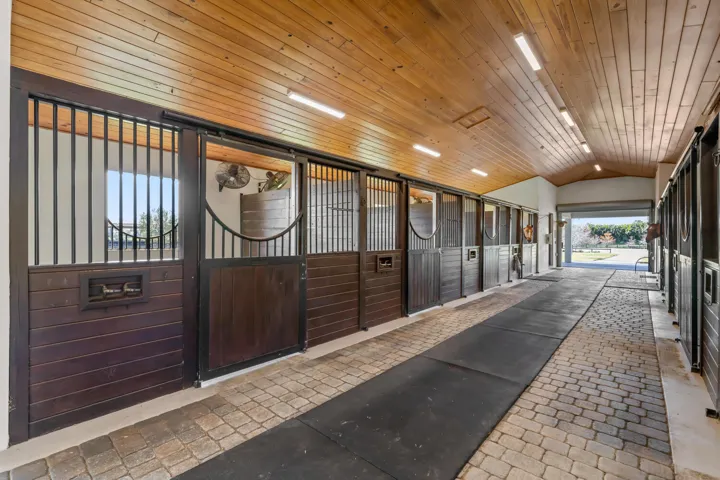 4915 Stables Way Wellington FL-large-036