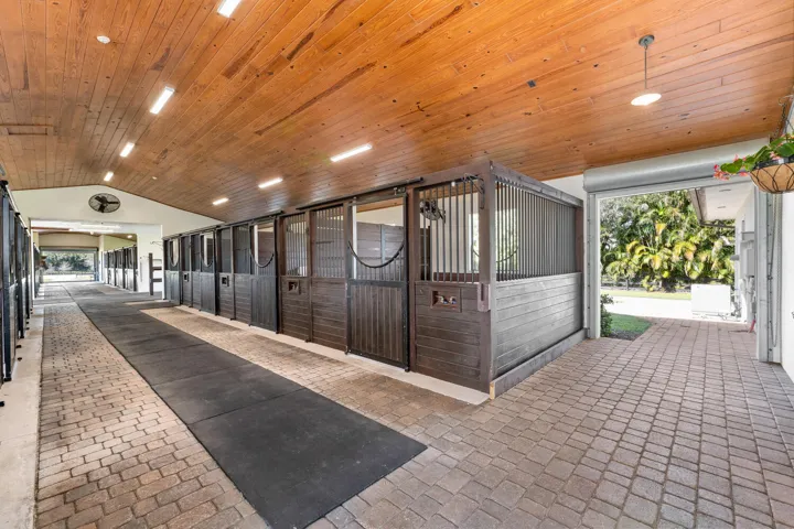 4915 Stables Way Wellington FL-large-022