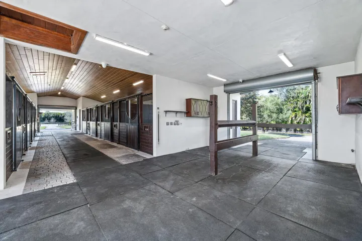 4915 Stables Way Wellington FL-large-030
