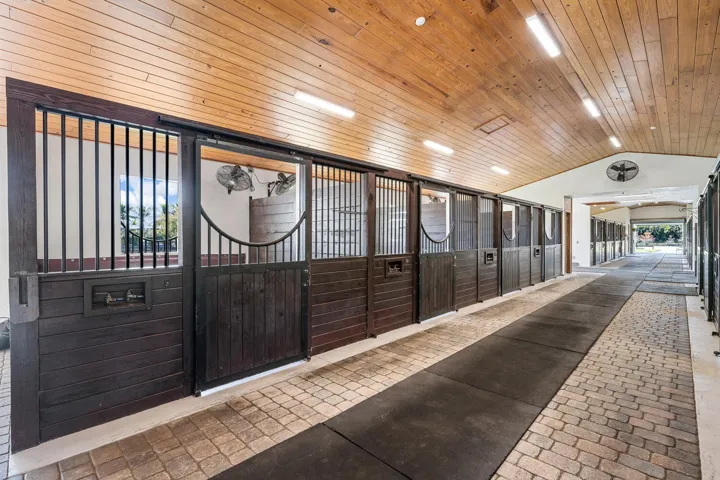 4915 Stables Way Wellington FL-large-024