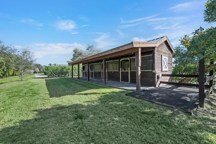 4915 Stables Way Wellington FL-large-090
