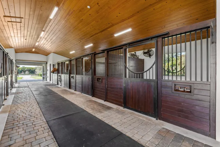 4915 Stables Way Wellington FL-large-037