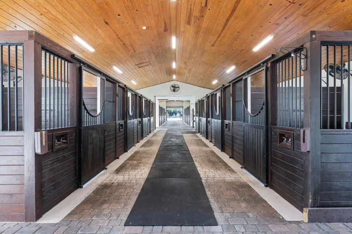 4915 Stables Way Wellington FL-large-026