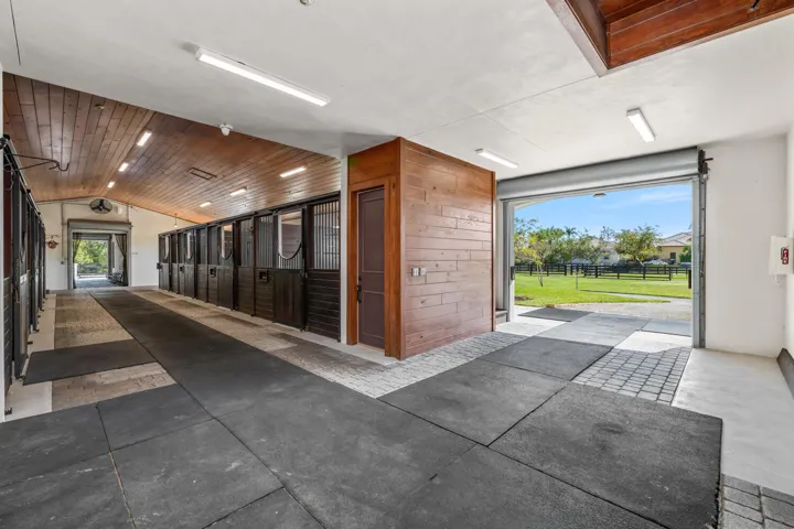4915 Stables Way Wellington FL-large-032