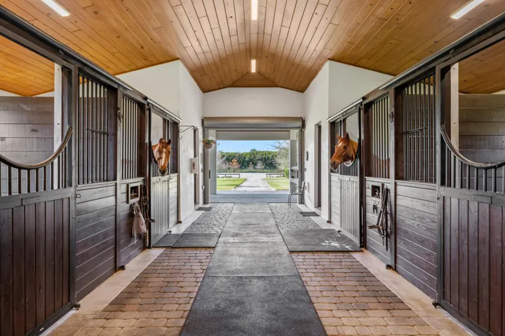4915 Stables Way Wellington FL-large-038