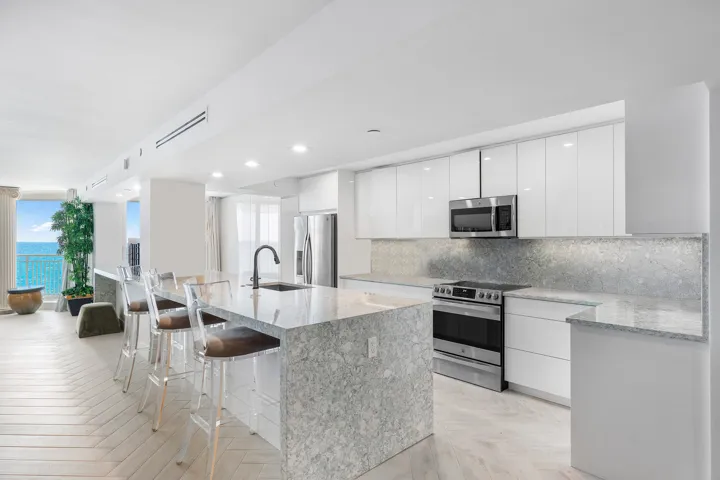 Renovated Spacious​​‌​​​​‌​​‌‌​‌‌​​​‌‌​‌​‌​‌​​​‌​​ Kitchen