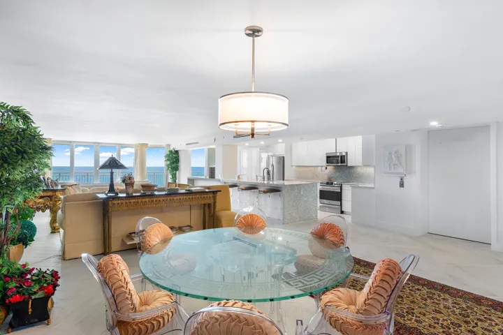 Dining w Ocean Views