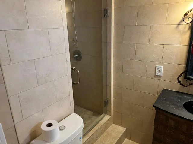 2nd Bathroom