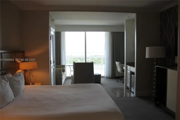 1917 JR Suite