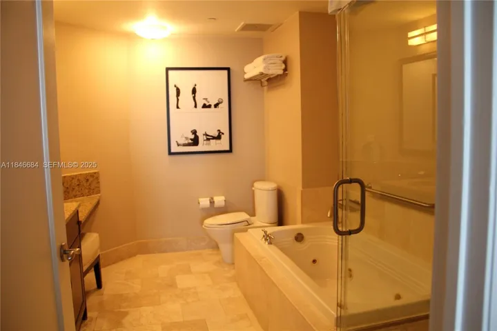 1917 JR Suite