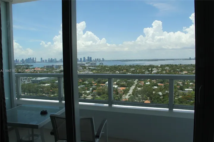 2317 - JR Suite