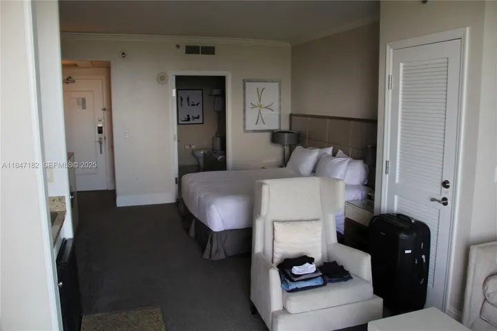 2317 - JR Suite