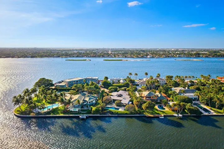 7HLDNG - 748 Island Drive(2)