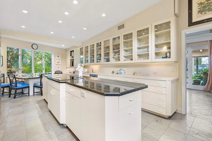 7HLDNG - 748 Island Drive(24)