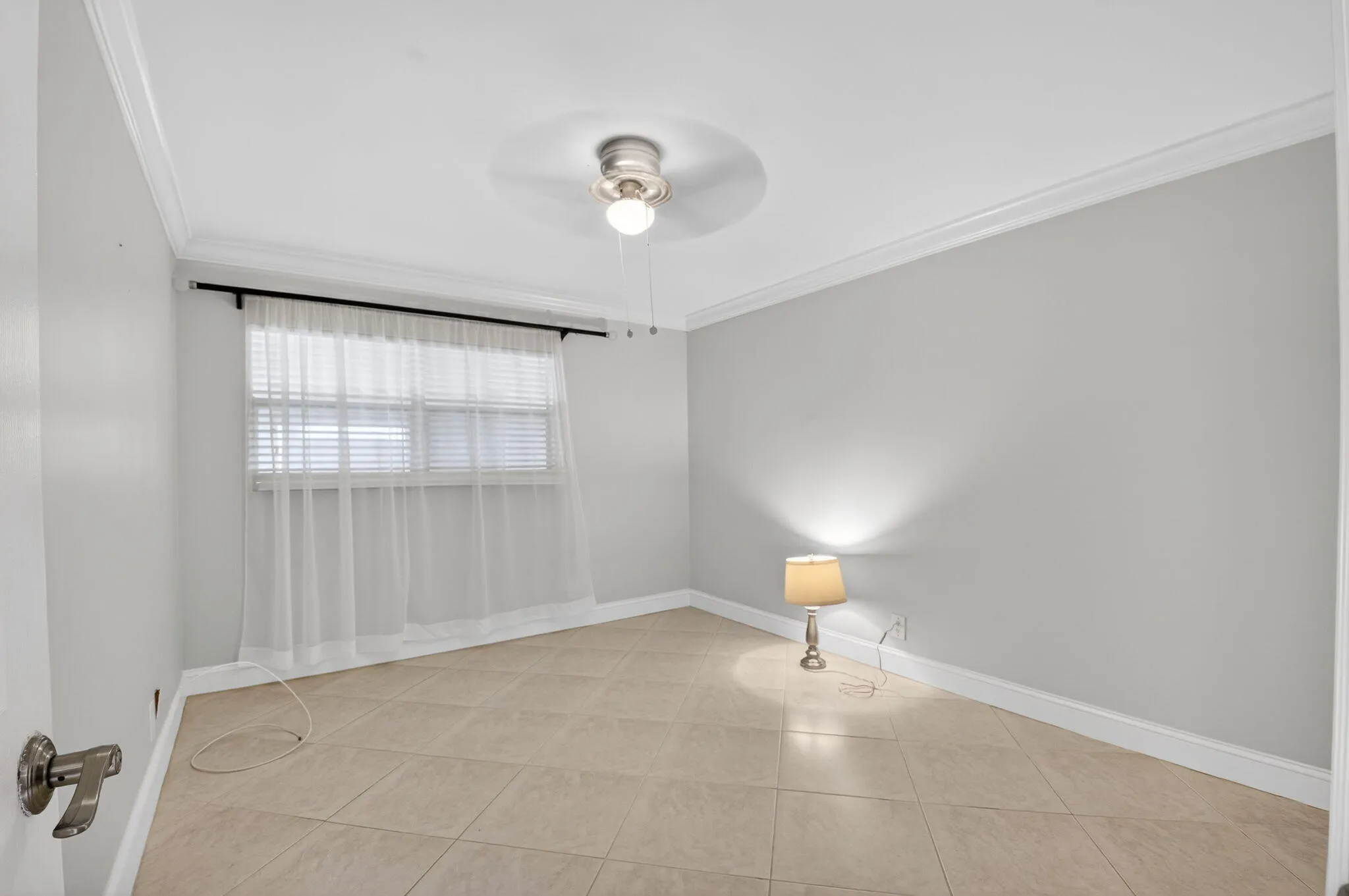 LARGE MASTER BEDROOM