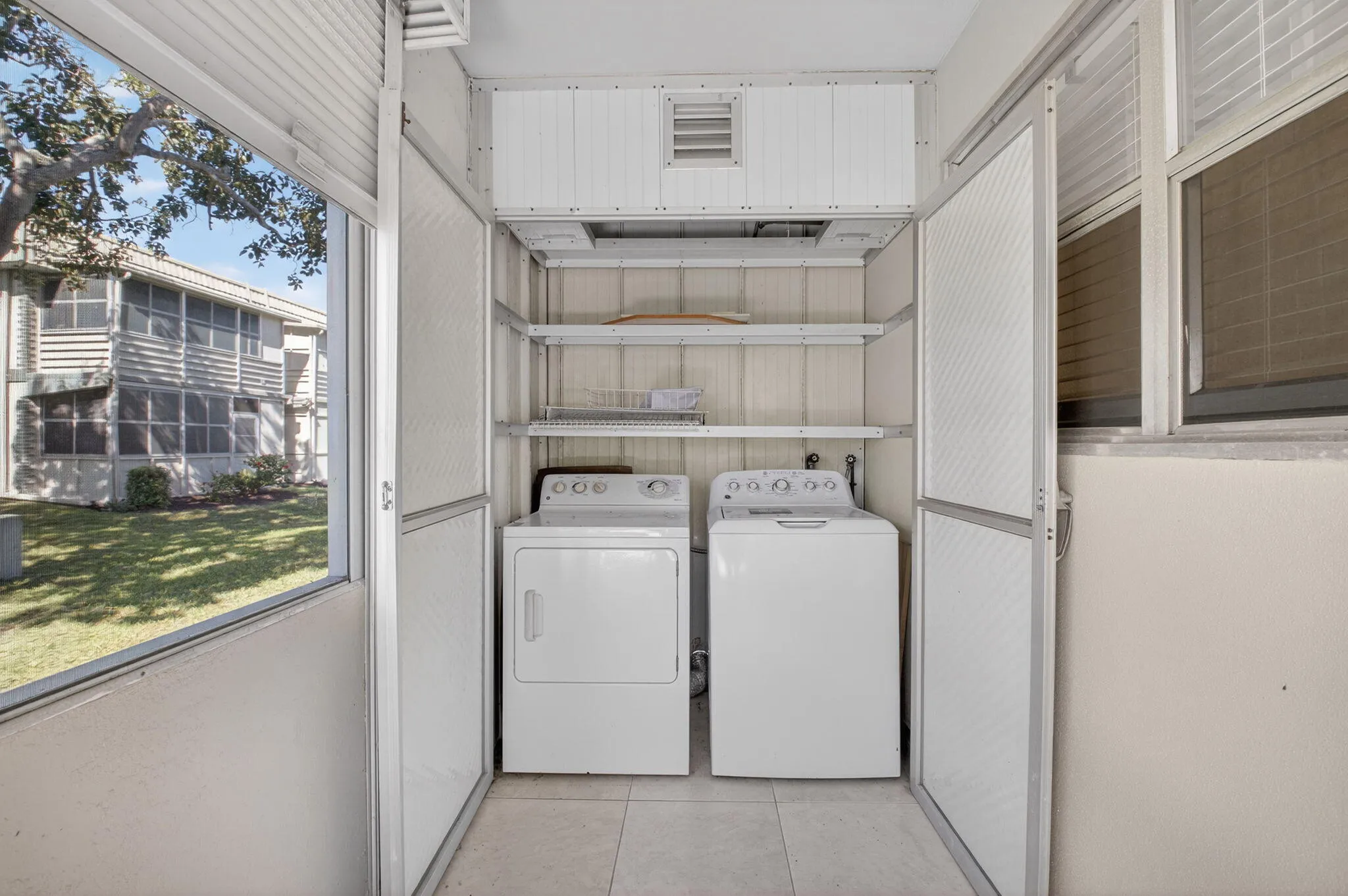 WASHER AND DRYER ON THE PATIO