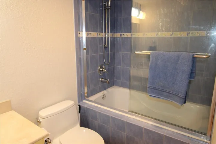 2ND BATHROOM/TUB/SHOWER