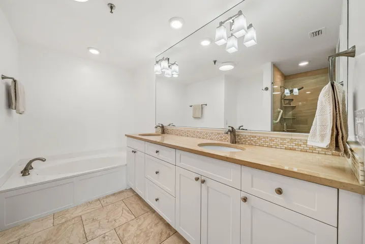 019-1137012OaksWay-418-NorthPalmBeach-FL