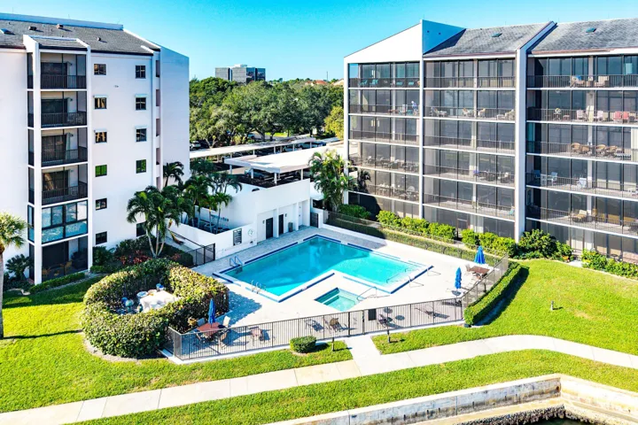 040-1137012OaksWay-418-NorthPalmBeach-FL