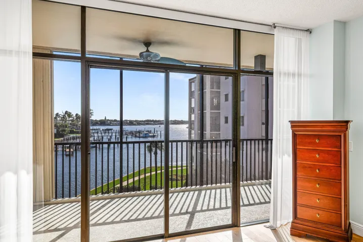 033-1137012OaksWay-418-NorthPalmBeach-FL