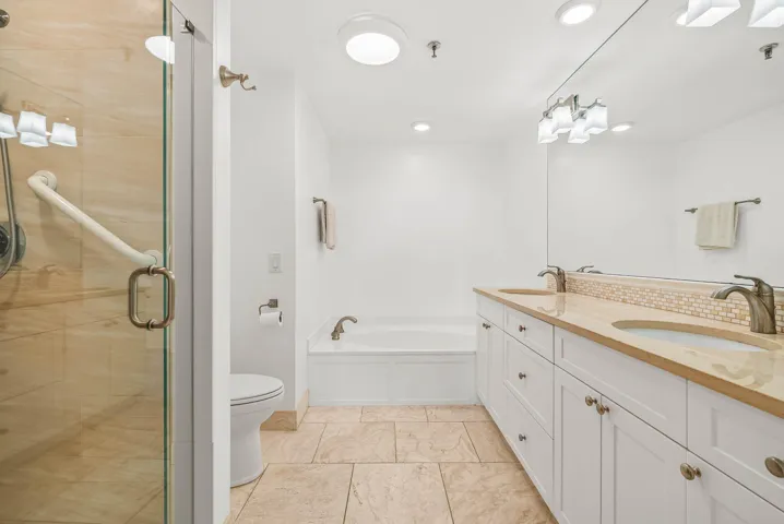020-1137012OaksWay-418-NorthPalmBeach-FL