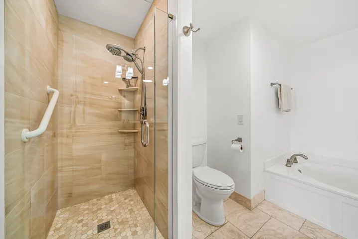 018-1137012OaksWay-418-NorthPalmBeach-FL