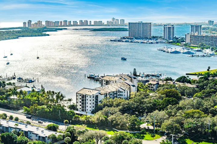 044-1137012OaksWay-418-NorthPalmBeach-FL