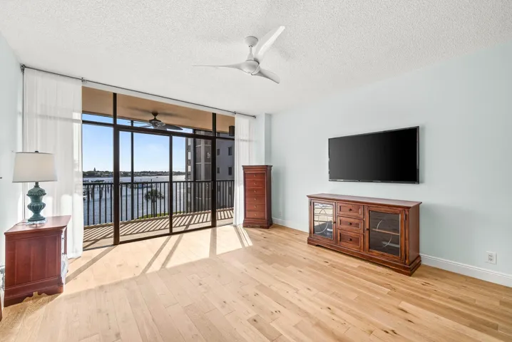032-1137012OaksWay-418-NorthPalmBeach-FL