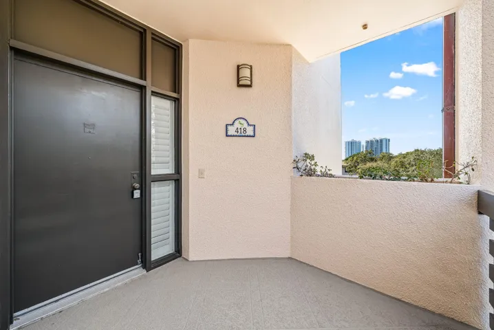 004-1137012OaksWay-418-NorthPalmBeach-FL