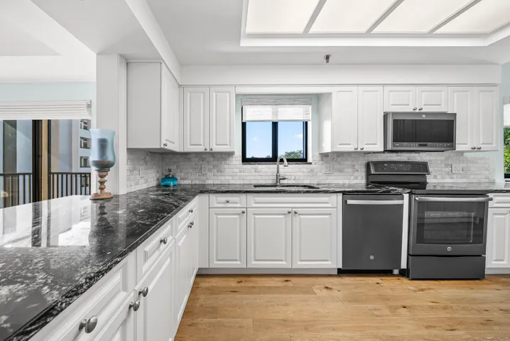 006-1137012OaksWay-418-NorthPalmBeach-FL