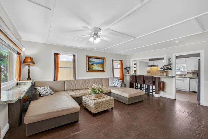 1136 W 7th St Riviera Beach, FL 33404