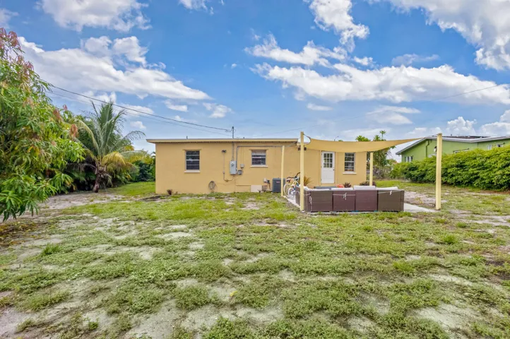 1136 W 7th St Riviera Beach, FL 33404