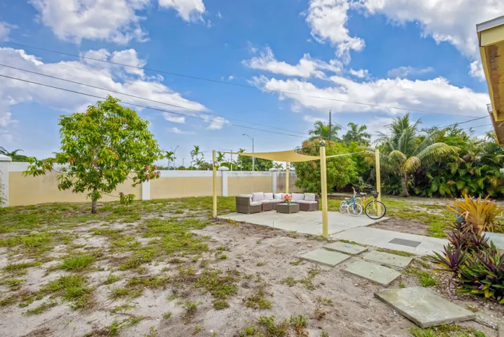 1136 W 7th St Riviera Beach, FL 33404