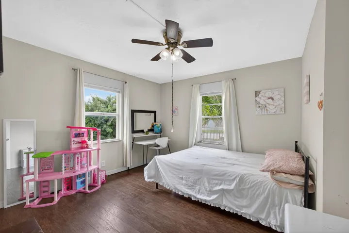 1136 W 7th St Riviera Beach, FL 33404