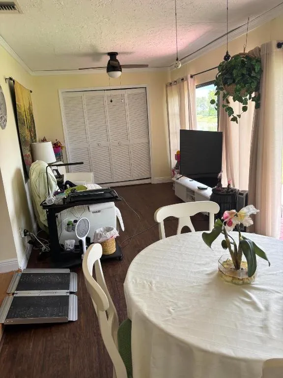 Enclosed Patio Area and Laundry